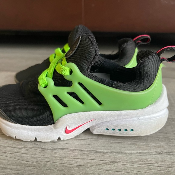 Kid’s Nike Tennis shoes size 8 - Picture 2 of 6